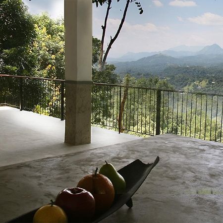 Mowbrey House Hotel แคนดี้ ภายนอก รูปภาพ