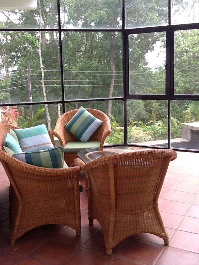 Mowbrey House Hotel แคนดี้ ภายนอก รูปภาพ