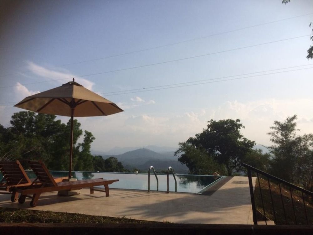 Mowbrey House Hotel แคนดี้ ภายนอก รูปภาพ