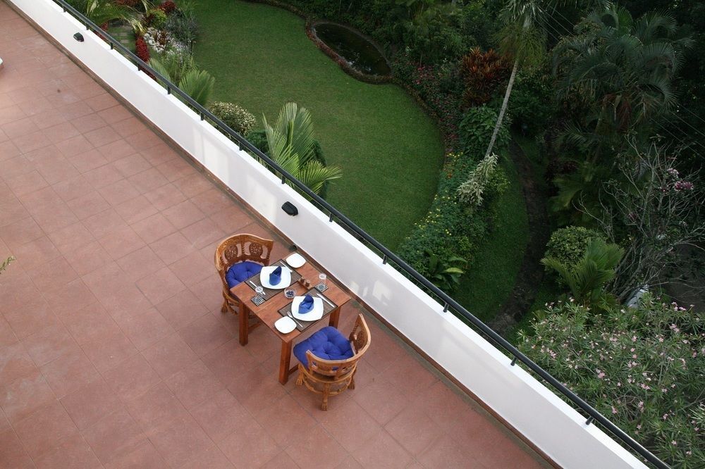 Mowbrey House Hotel แคนดี้ ภายนอก รูปภาพ