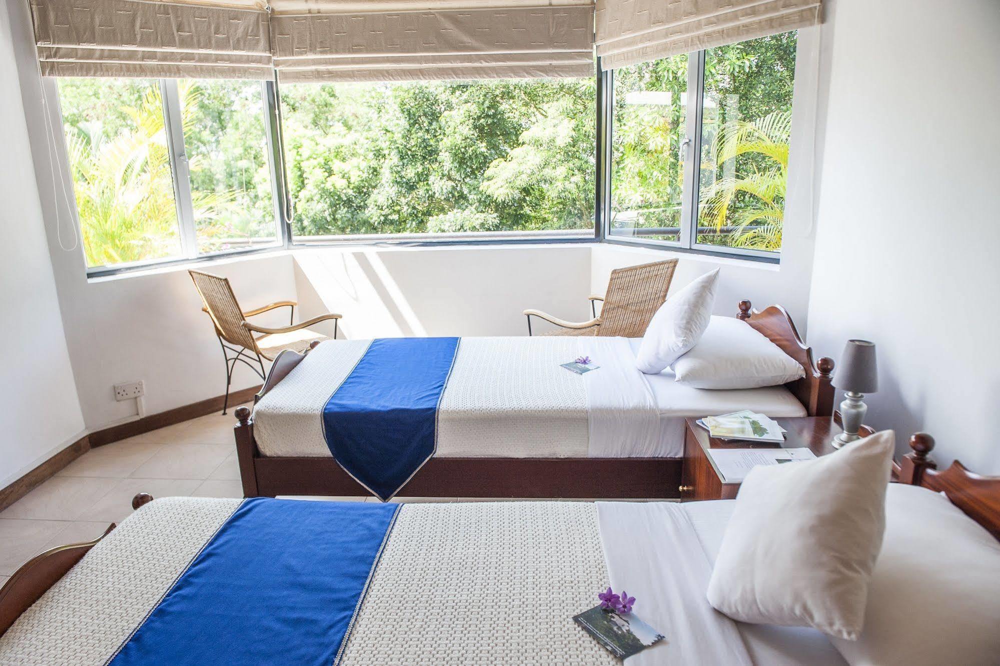 Mowbrey House Hotel แคนดี้ ภายนอก รูปภาพ