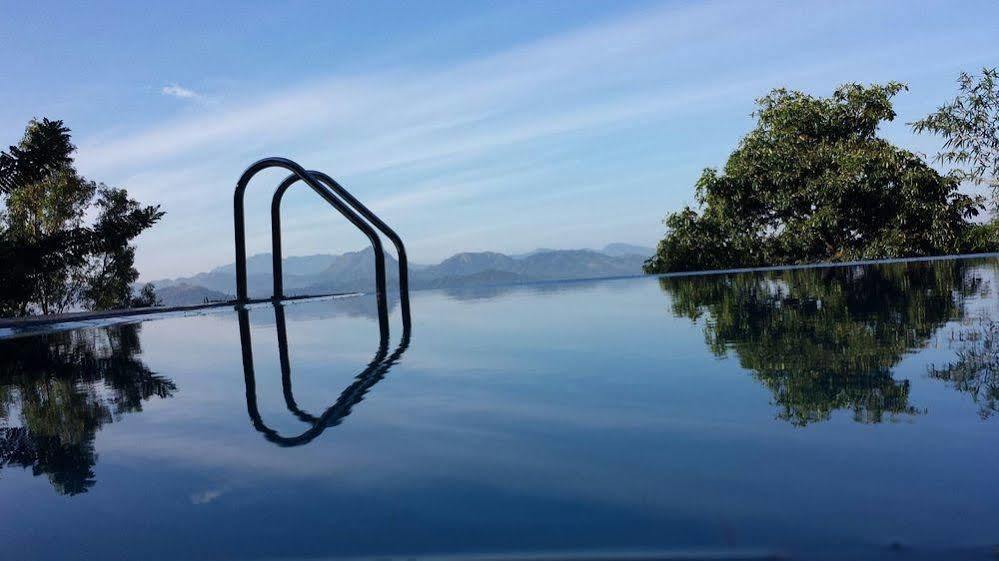 Mowbrey House Hotel แคนดี้ ภายนอก รูปภาพ